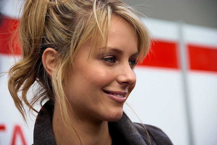 Formula 1 girl at Melbourne, Australia, in 2006. 