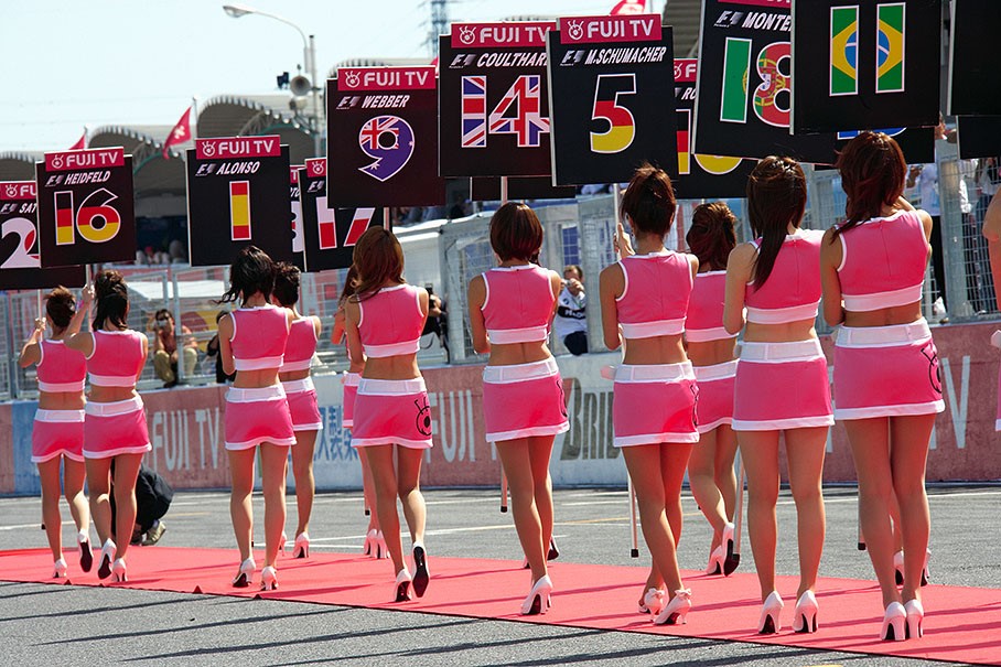 Formula 1 grid girls at Suzuka, Japan, in 2006. 