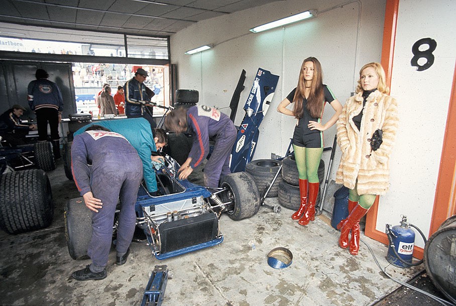 Formula 1 women at Tyrrell Ford pits in Jarama, Spain, in 1972. 