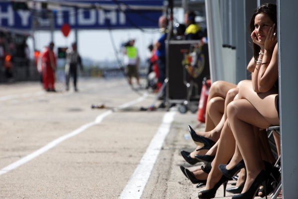 June 19-20, fourth round of the Superleague Formula series 2010 at Jarama circuit. Grid girls waiting. 