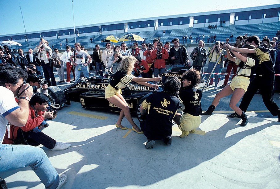 Formula 1 girls at Lotus Renault pits in Jerez, Spain, in 1986. 