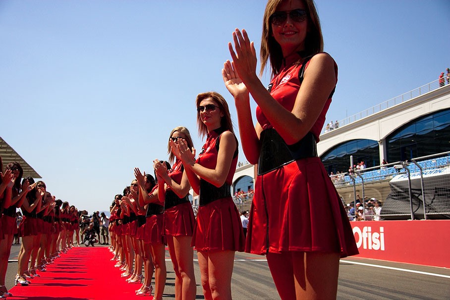 Formula 1 grid girls at Istanbul, Turkey, in 2007.