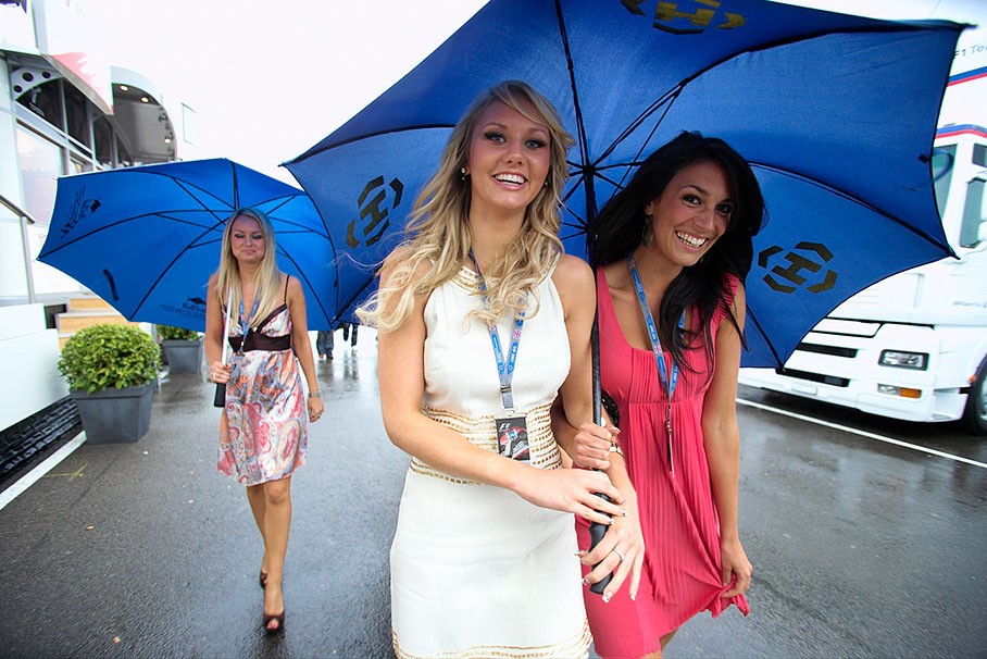 Formula 1, girls at Silverstone, Great Britain, in 2007. 