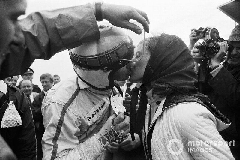 Helen Stewart kisses her husband Jackie Stewart. 