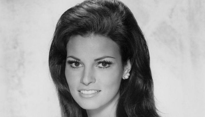 Raquel Welch – a secret agent in a Ferrari