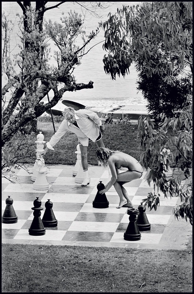 Gunter Sachs playing chess