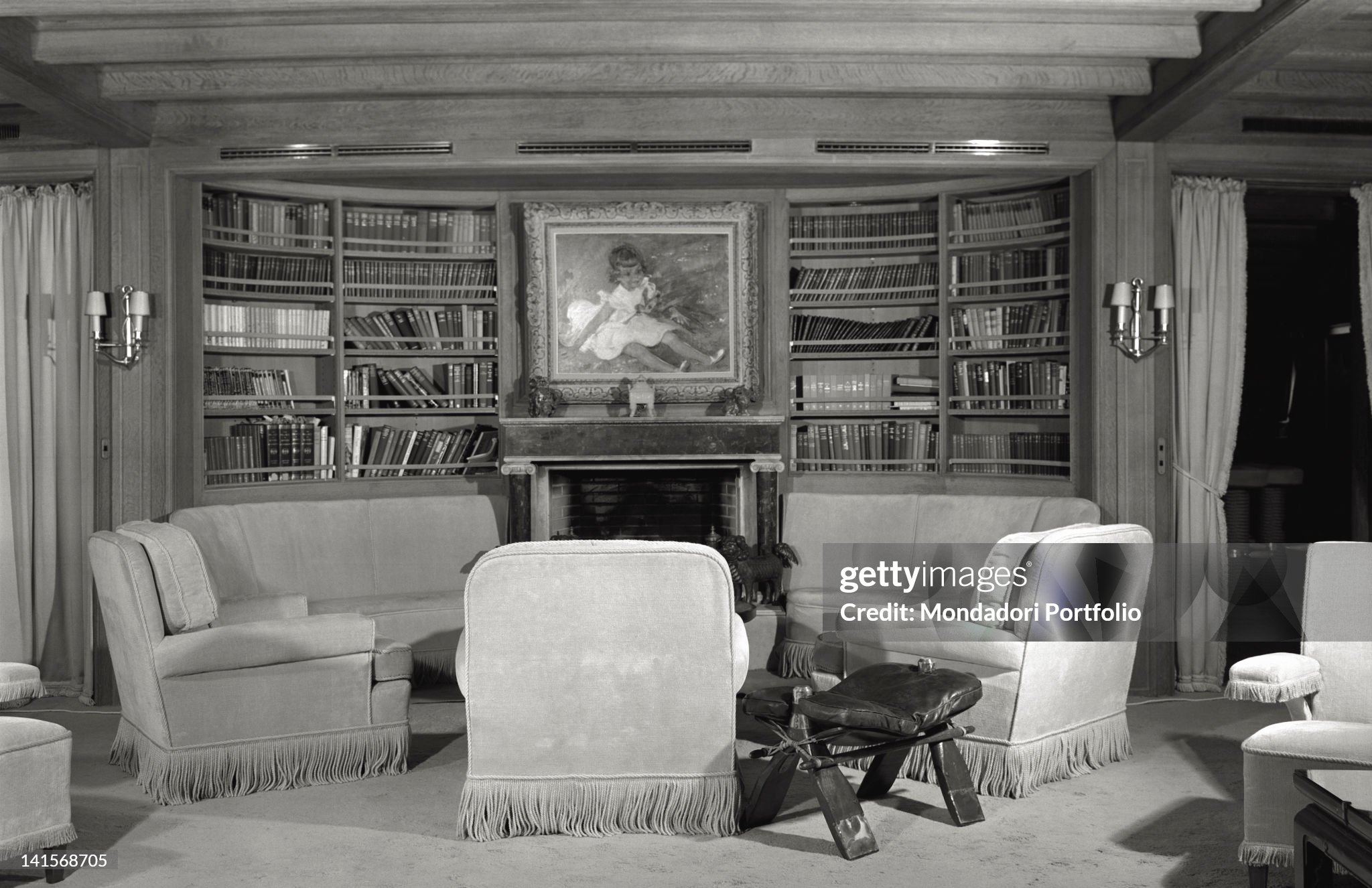 View of the luxurious drawing-room 'Lapis', one of the most beautiful rooms on board of the yacht 'Christina O' of the shipowner Aristotle Onassis in Monaco in June 1961. 