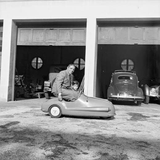 Aristotle Onassis with his children in 1954.