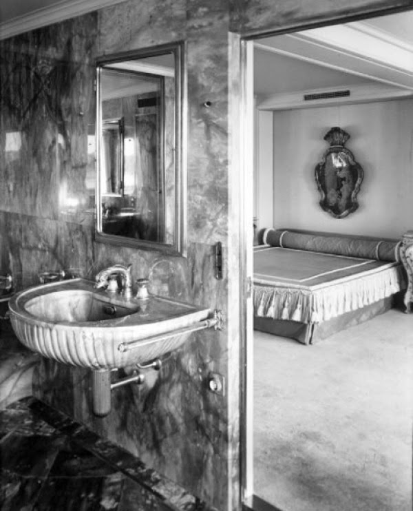 The interior of one of the rooms of the 'Christina'.