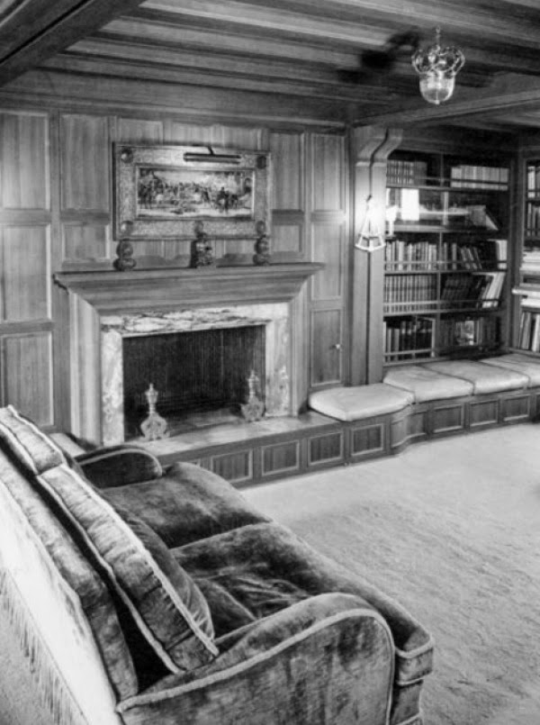 The interior of one of the rooms of the 'Christina'.