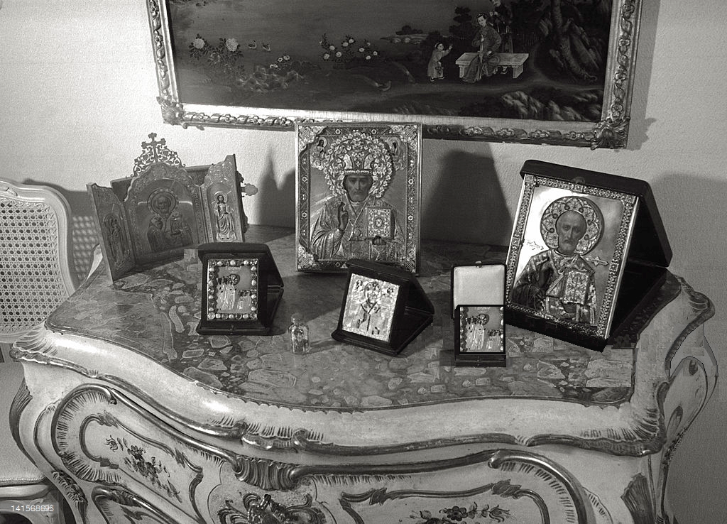 The interior of one of the rooms of the 'Christina'.