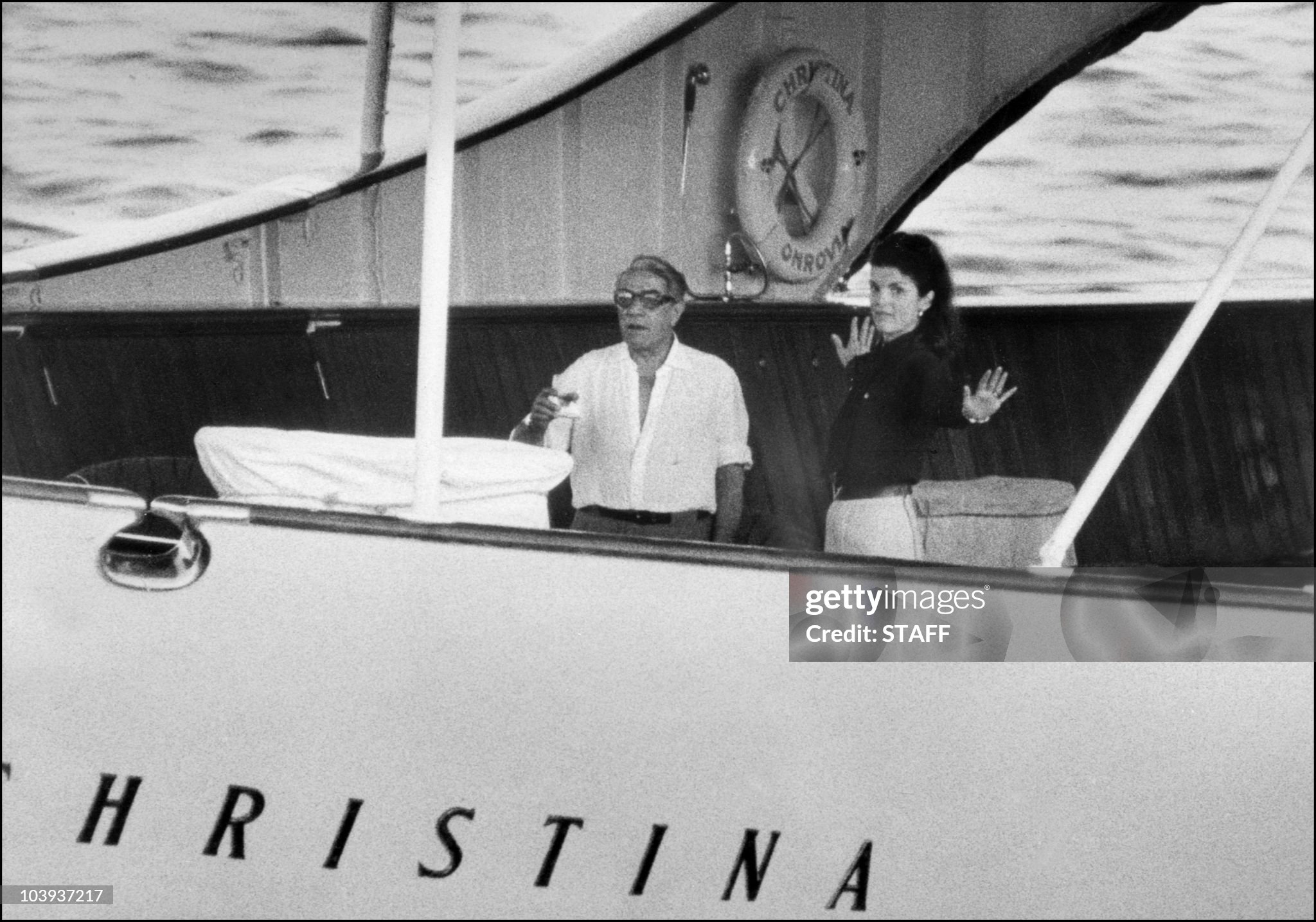 The shipowner Aristotle Onassis and his wife Jacqueline leave Las Palmas in route to La Martinique on board of the yacht Christina on 18 March 1969. 