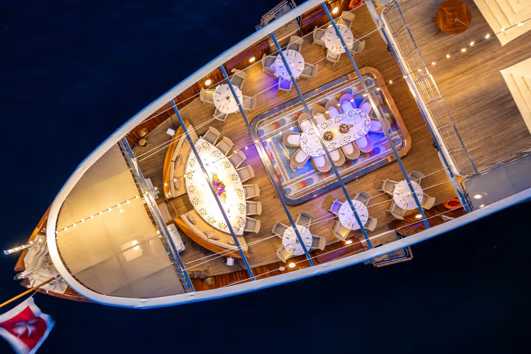 The stern of the Christina O' seen from above.