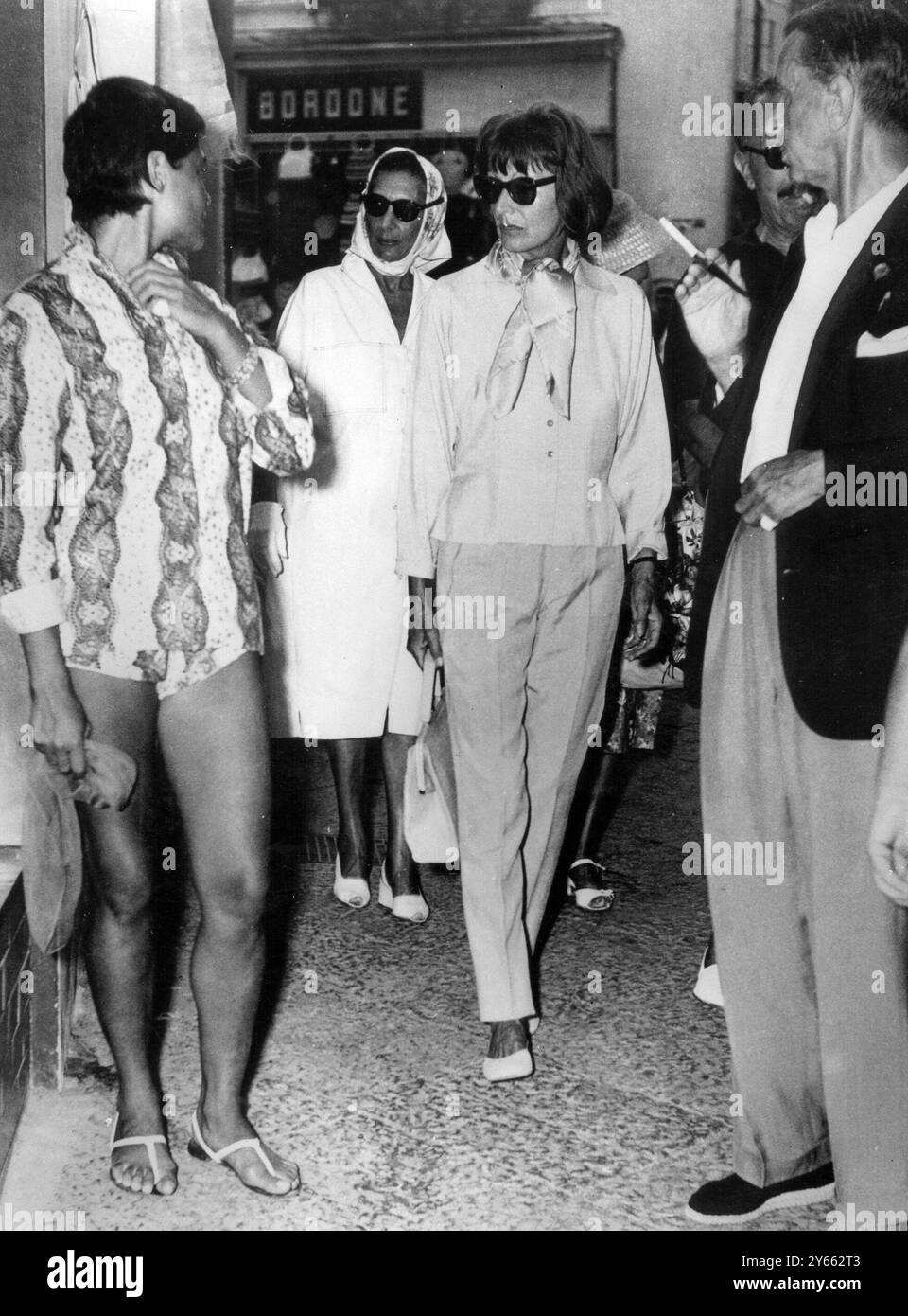 Greta Garbo, who arrived with Aristotle Onassis, walks in the streets of the isle of Capri on 31 August 1958.