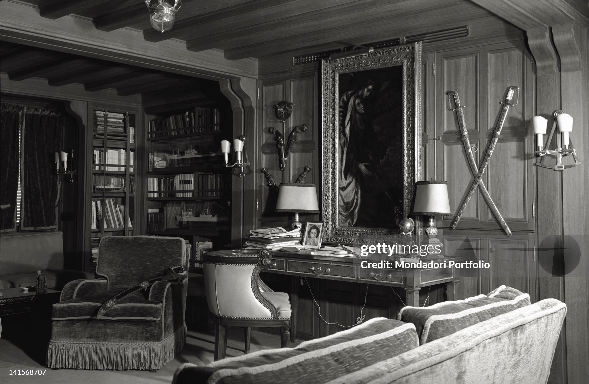 View of one of the most beautiful rooms on board of the yacht 'Christina', where there is a collection of scimitars and pistols, around a console in which dominated a painting by El Greco. Montecarlo, June 1961.