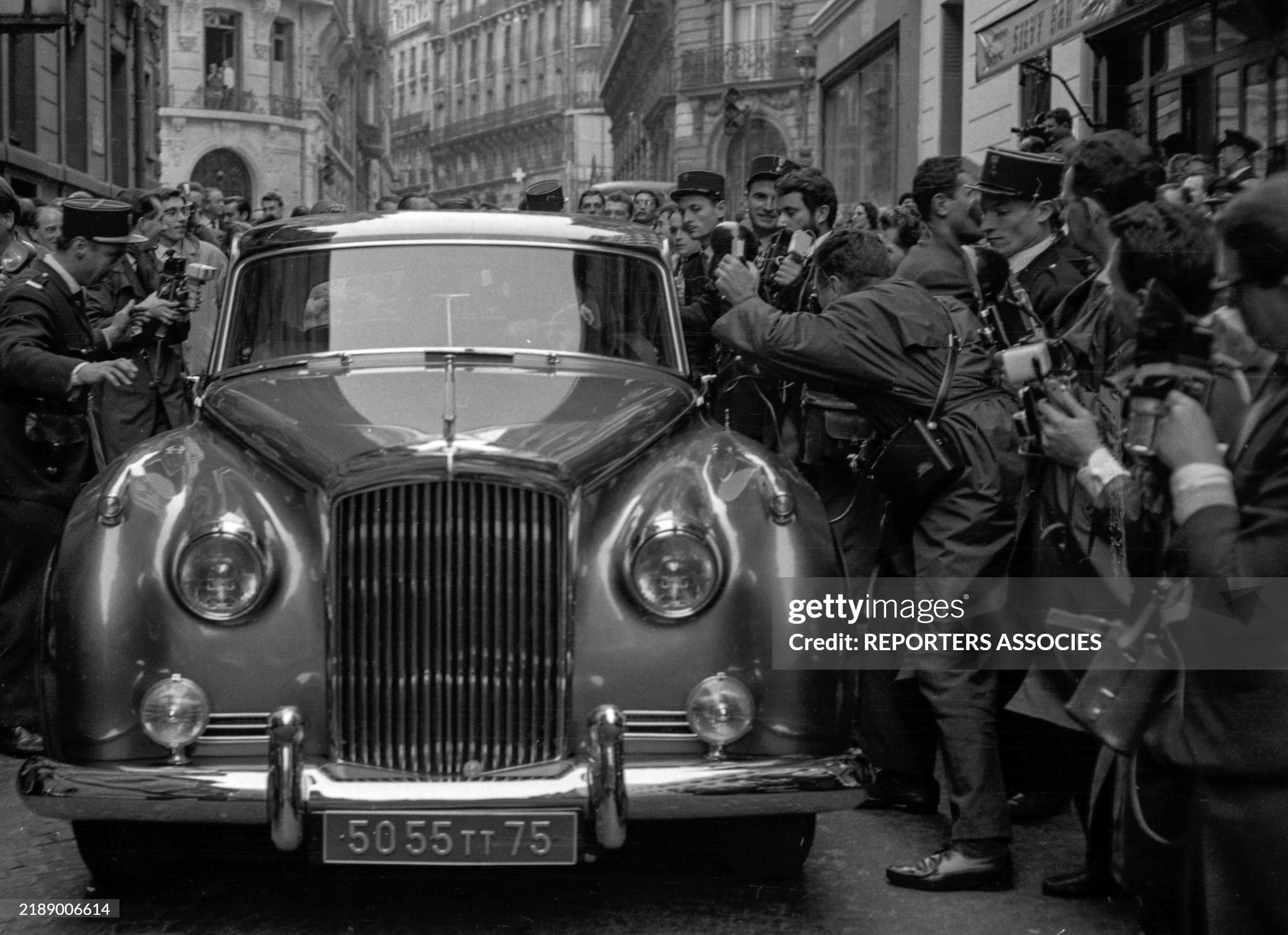Athina Onassis and John Spencer-Churchill's car surrounded by photographers during their wedding in Paris on October 23, 1961. 