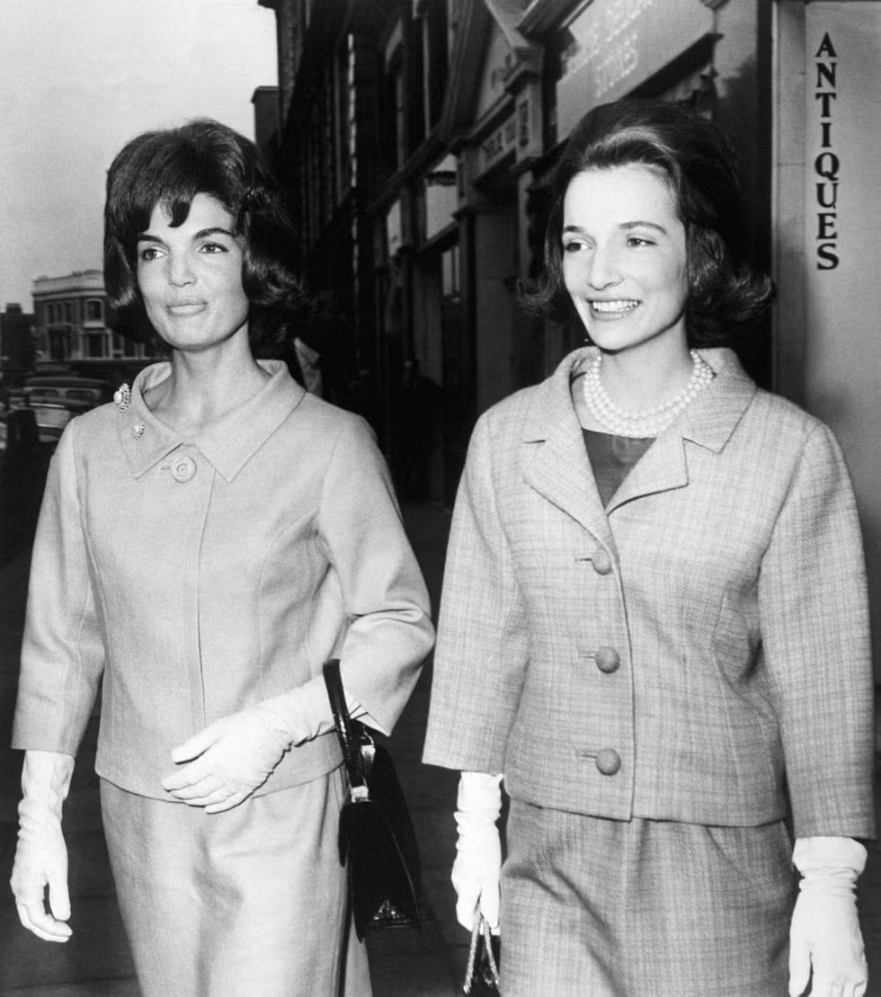 The sisters Jackie Kennedy and Lee Radziwill in 1961. 