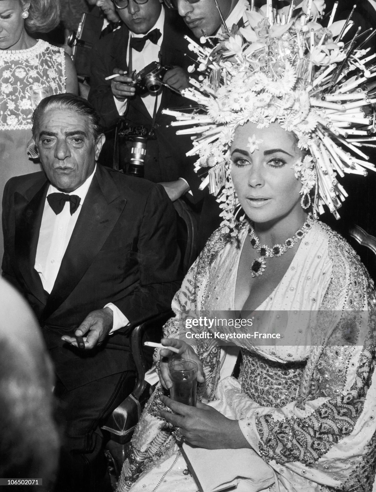 The English actress Elizabeth Taylor and Aristotle Onassis at a ball in Venice in September 1967. 