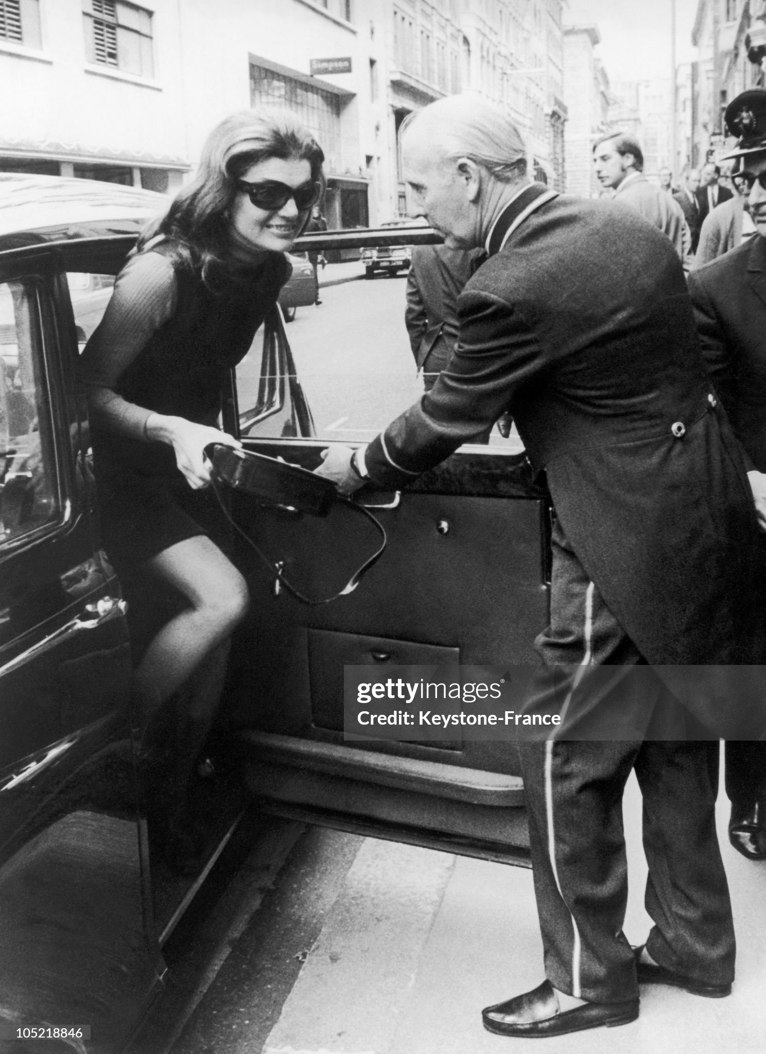 Jackie Onassis stepping out of a car in a street of Soho in London while on her way to a restaurant on Jermyn street on 05 September 1970. 