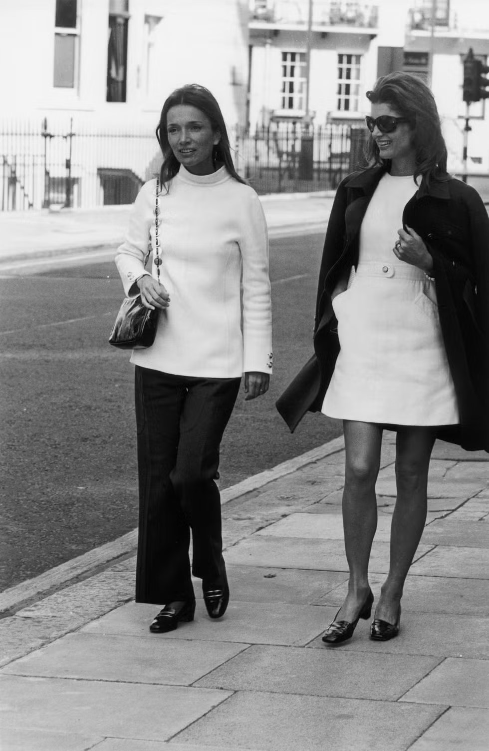 Princess Lee Radziwill in London with her sister Jacqueline Kennedy - Onassis on 01 October 1970. 