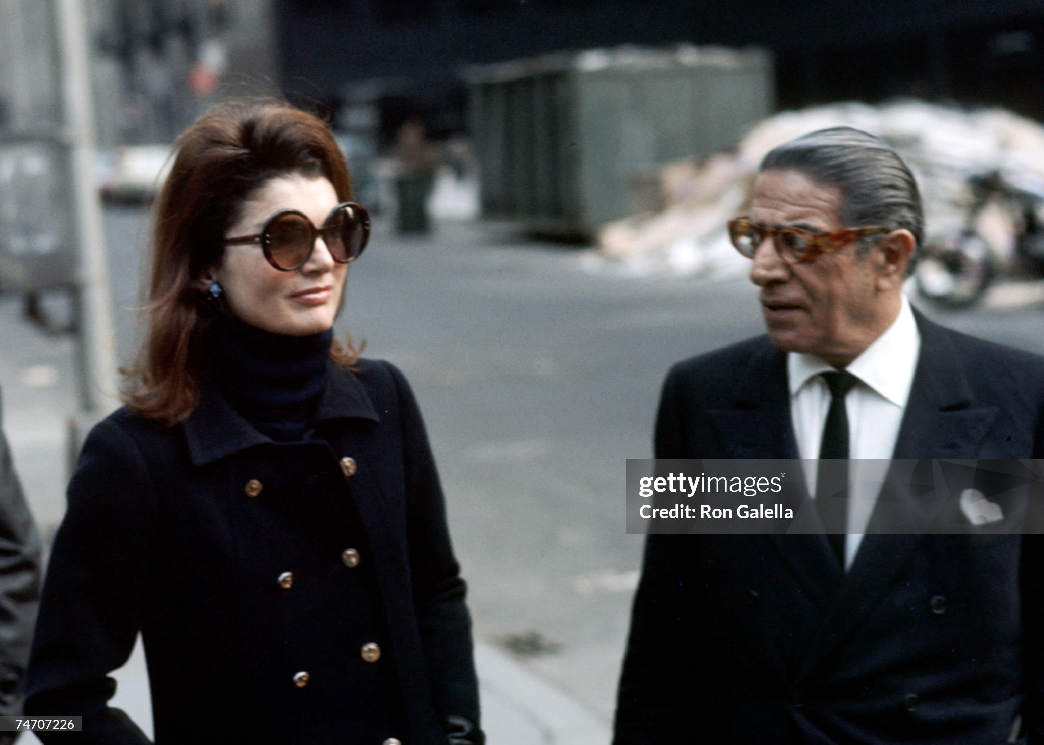 Jackie and Aristotle Onassis walking after having lunch at P. J. Clarke's in New York, United States, on 17 January 1971. 