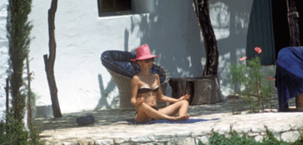 Jackie Onassis in a bikini.