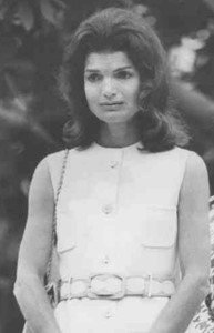 Unlike her composure during the late President’s funeral, Jackie Onassis cried openly at his grave when she again visited there in 1972. 