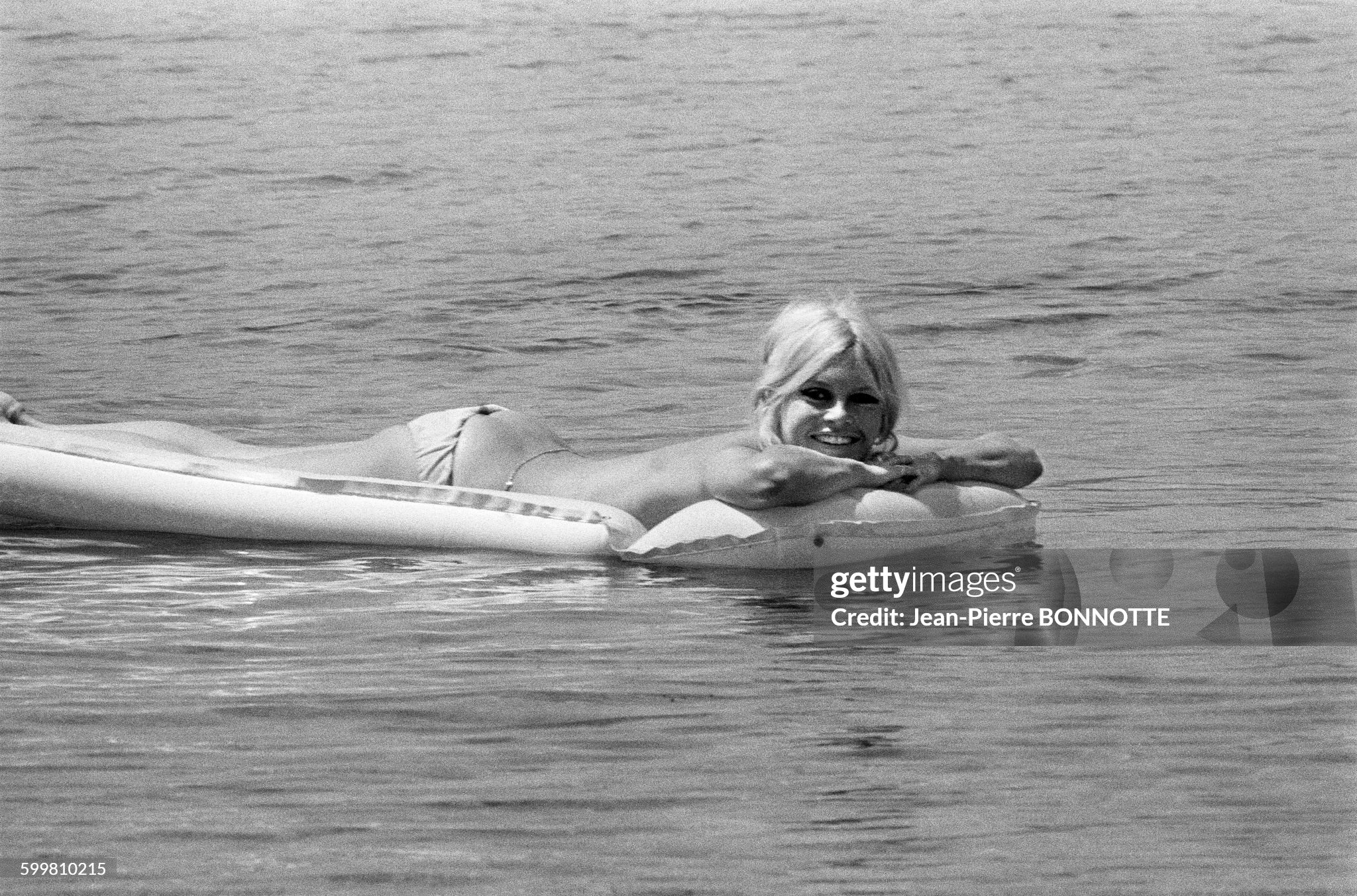 Brigitte Bardot in her estate La Madrague in Saint-Tropez in July 1967. 