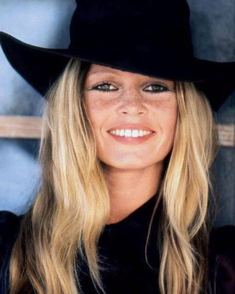 Brigitte Bardot on the set of ‘Les Petroleuses’, directed by Christian-Jaque, on 02 September 1971. 