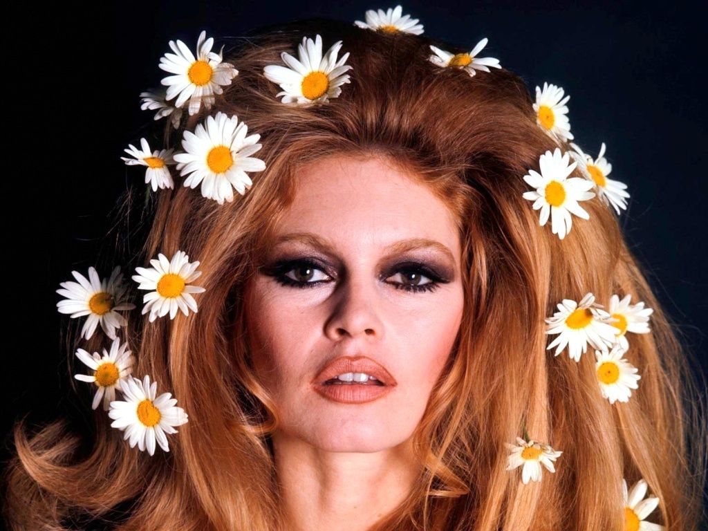 Brigitte Bardot and the daisies in 1975. 