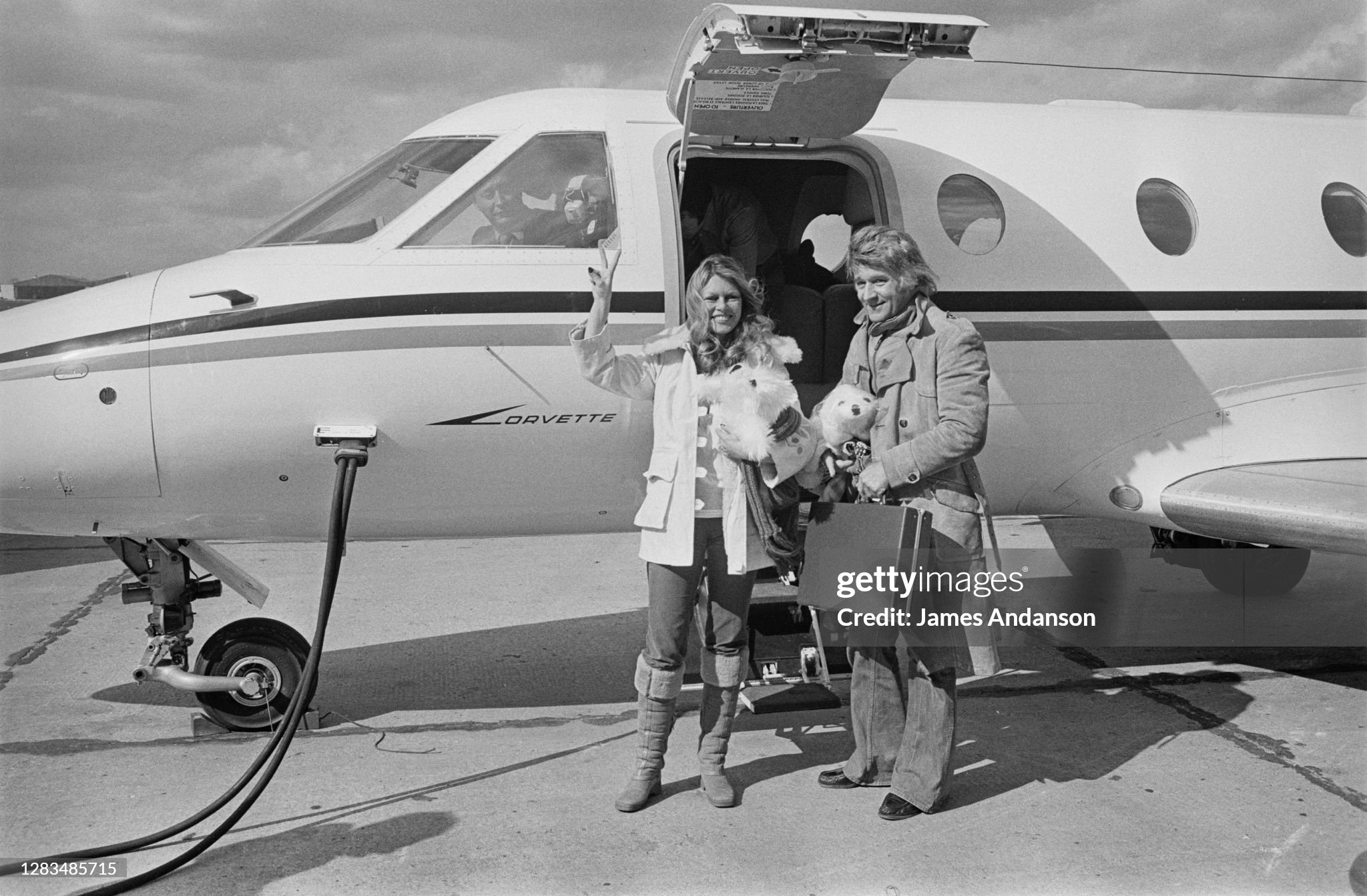 Brigitte Bardot, accompanied by her partner, the French sculptor Miroslav Brozek, before their departure for Canada with Greenpeace during their campaign against seal hunting on 01 March 1977. 