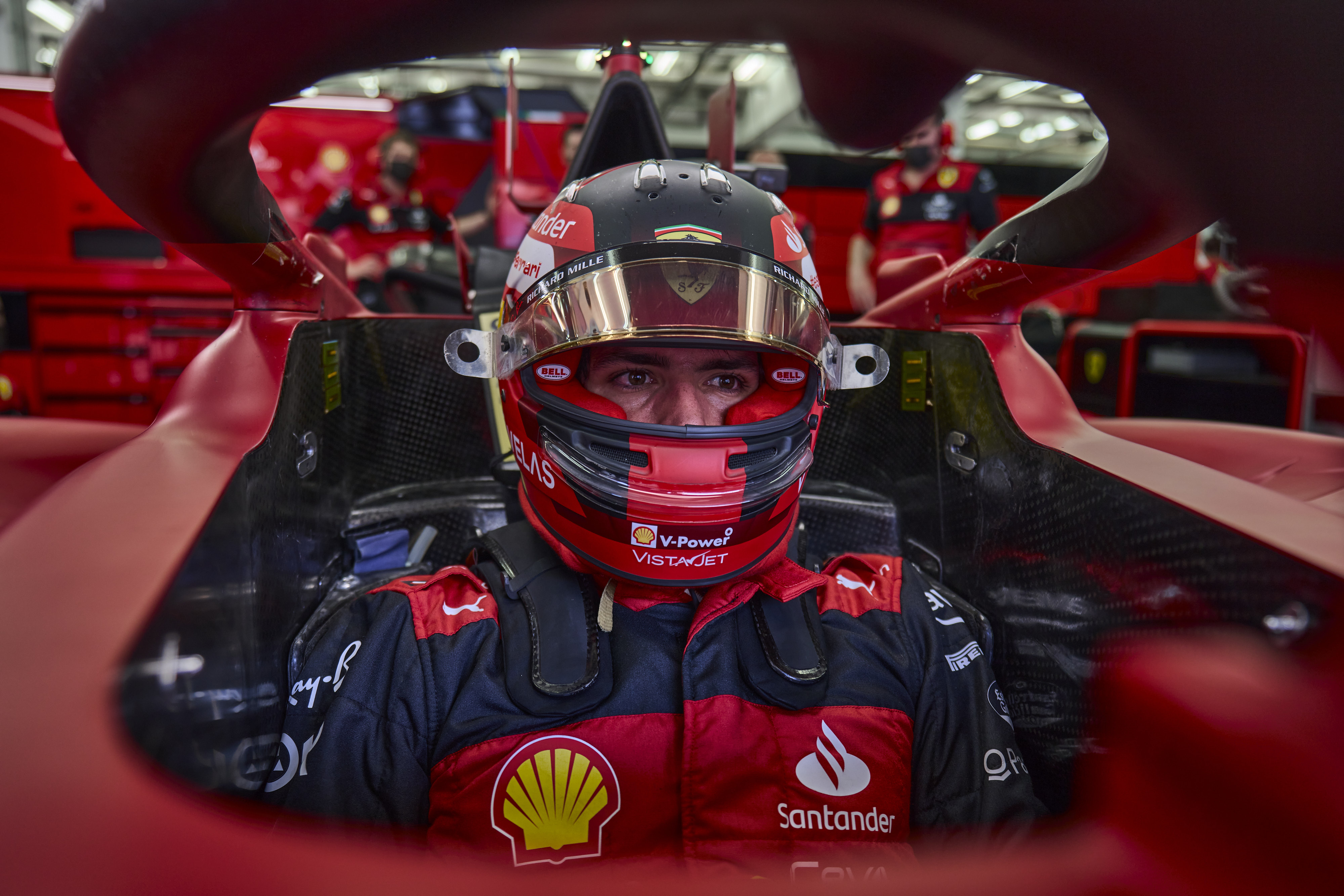 Carlos Sainz in his Ferrari on day three of 2022 tests in Bahrain. 