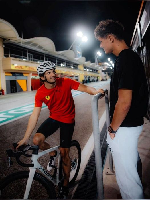 Carlos Sainz with his colleague and friend Lando Norris.