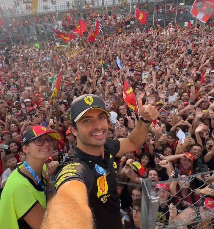 A selfie of Carlos Sainz with Ferrari fans in Monza in 2024.