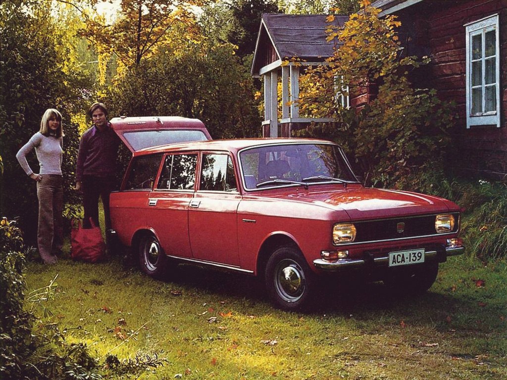 A couple and a Moskvich 2137 Combi.