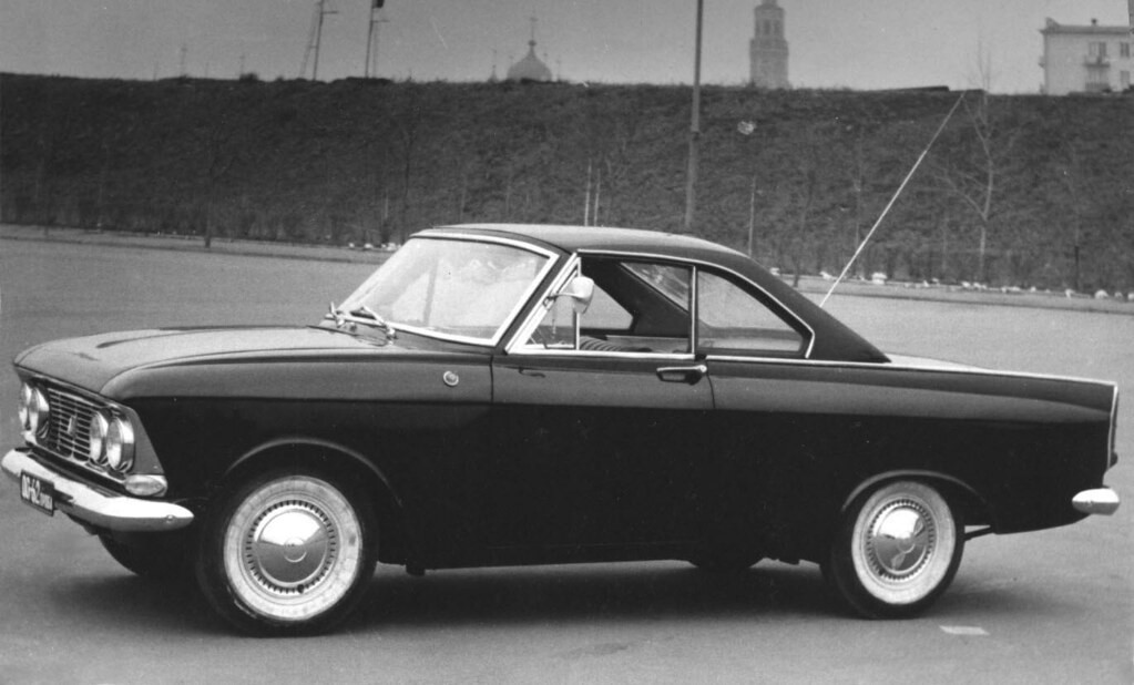 A Moskvitch 408 Tourist with removable hardtop.