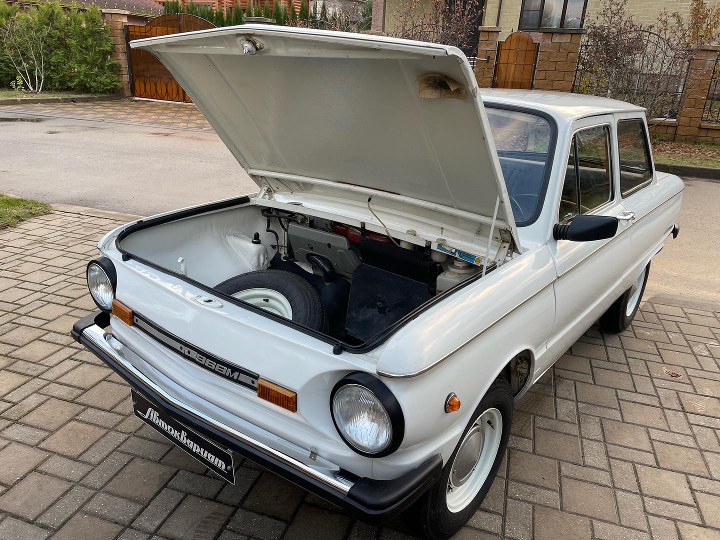 The front bonnet of the 1993 ukrainian ZAZ 968M Zaporozhets.