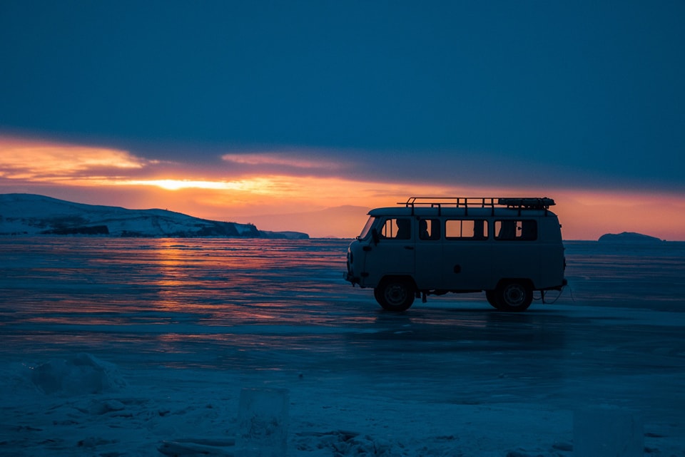 A UAZ 452.