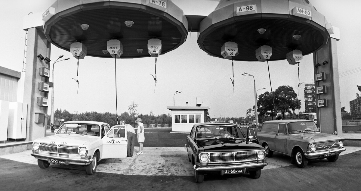 Two Volga GAZ M-24.