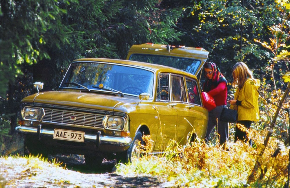 Two girls and a yellow Moskvich 427.