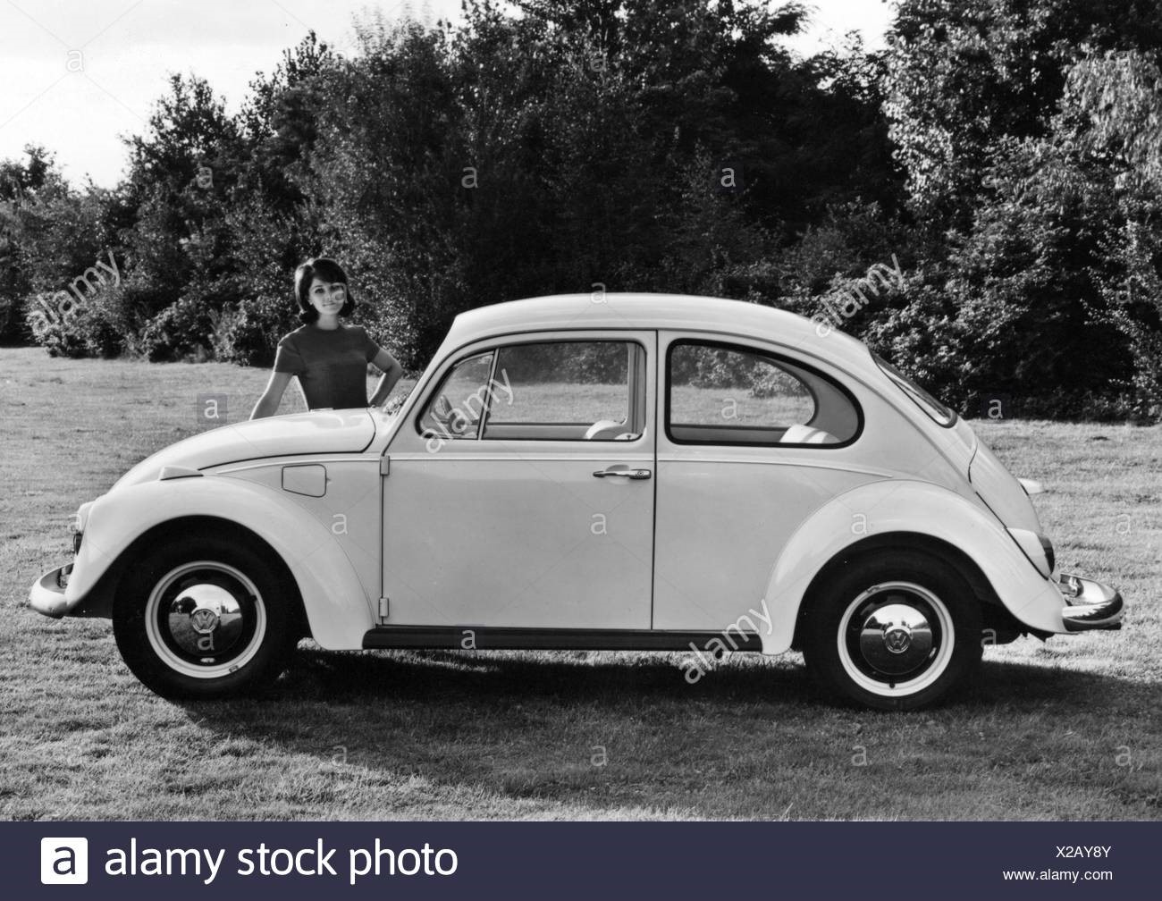 Volkswagen VW 1200 Beetle side view 1968.