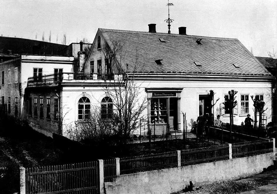 The house in Vratislavice nad Nisou (Maffersdorf at the time) near Liberec, where Ferdinand Porsche was born. Back in those it wore number 201 (now Tanvaldská 38). 
