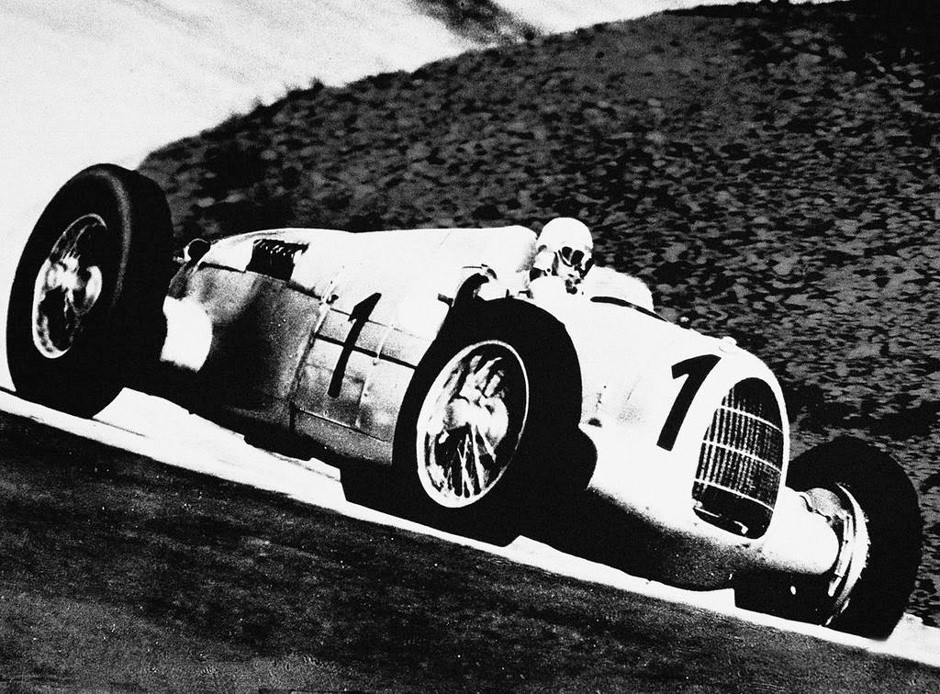 1935 Nürburgring, Karusell-curve, Auto Union driven by Hans Stuck. 