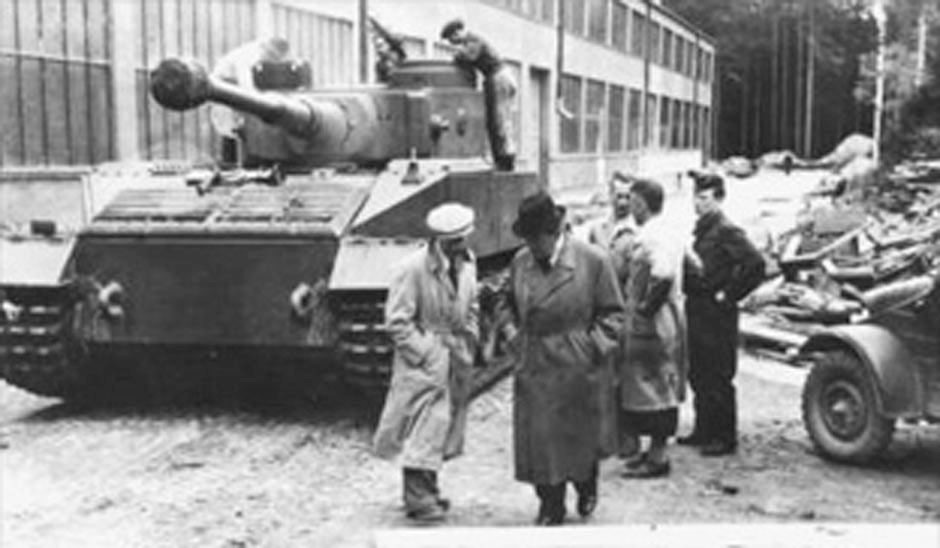 100 Tiger (P) tanks were ordered, but the order was cancelled in the beginning of the production and only a few were made. Only one Tiger P saw real war action in 1944. Over 1000 Tiger (H) - 