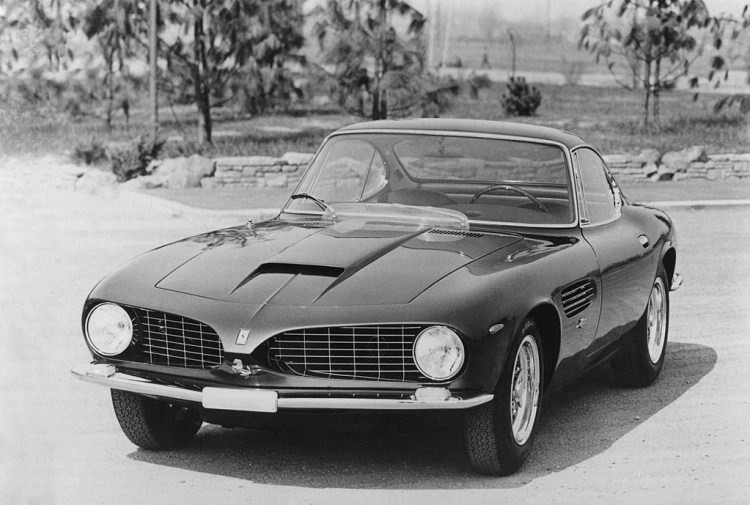 Bertone’s interpretation of the 1961 Ferrari 250 GT for the Geneva Motorshow, which he cleverly equipped with nostrils inspired by the 156 F1 “Sharknose”.