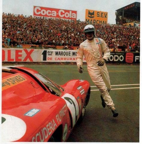 Jo Bonnier legs it to his Lola T70, Le Mans, 1969.