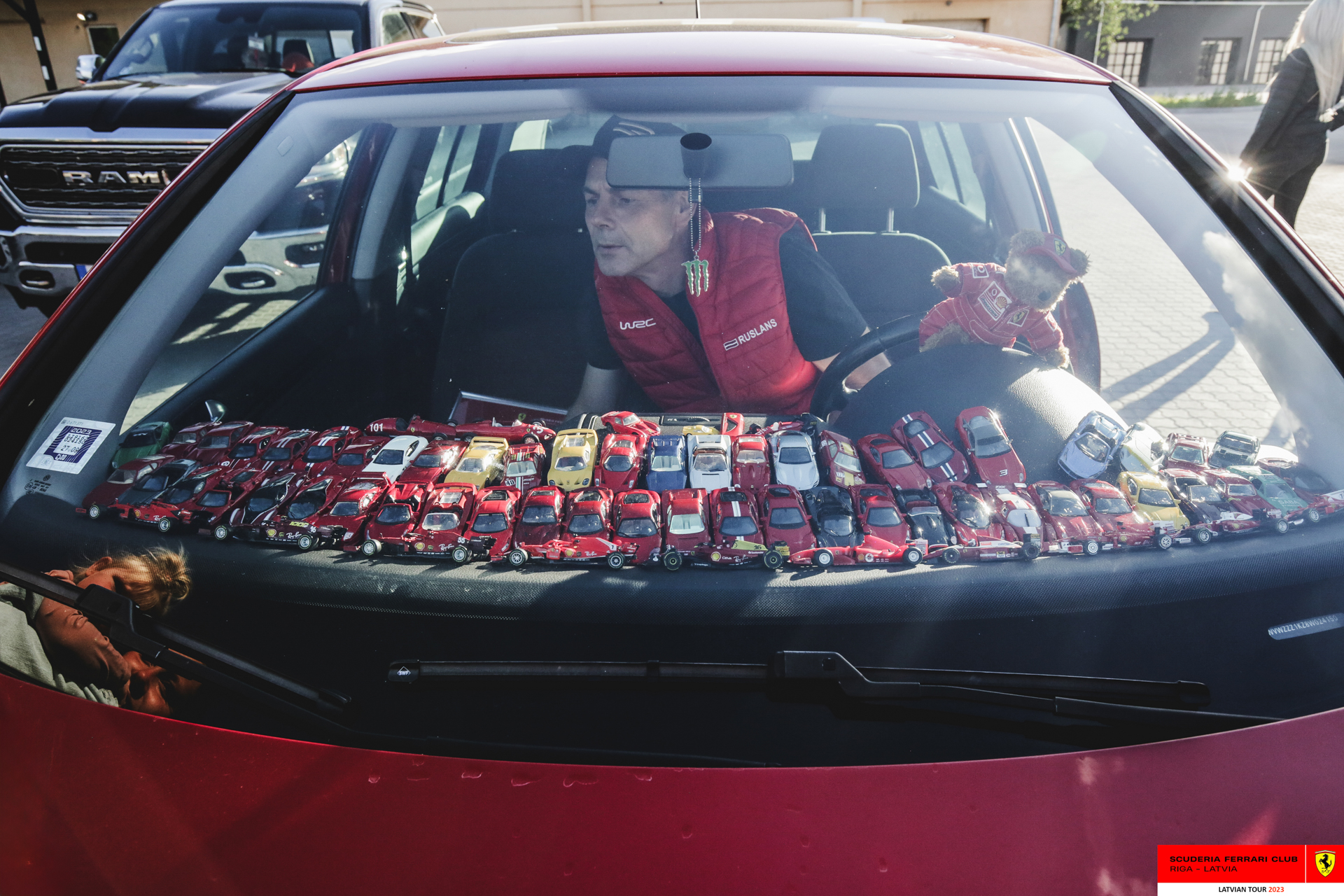 This super Ferrari fan has filled the dashboard of his car with a lot of small Ferraris. 
