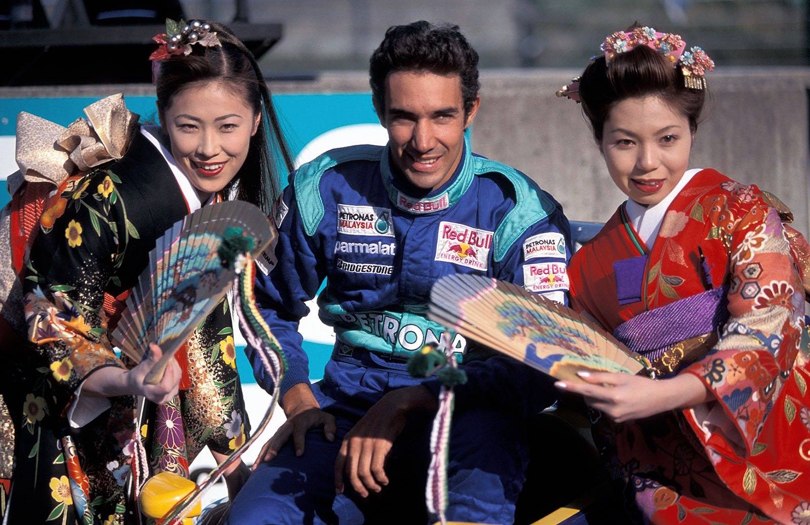 Pedro Diniz, Sauber, with beautiful girls at the Japanese Grand Prix at the Suzuka International Racing Course on 31 October 1999.