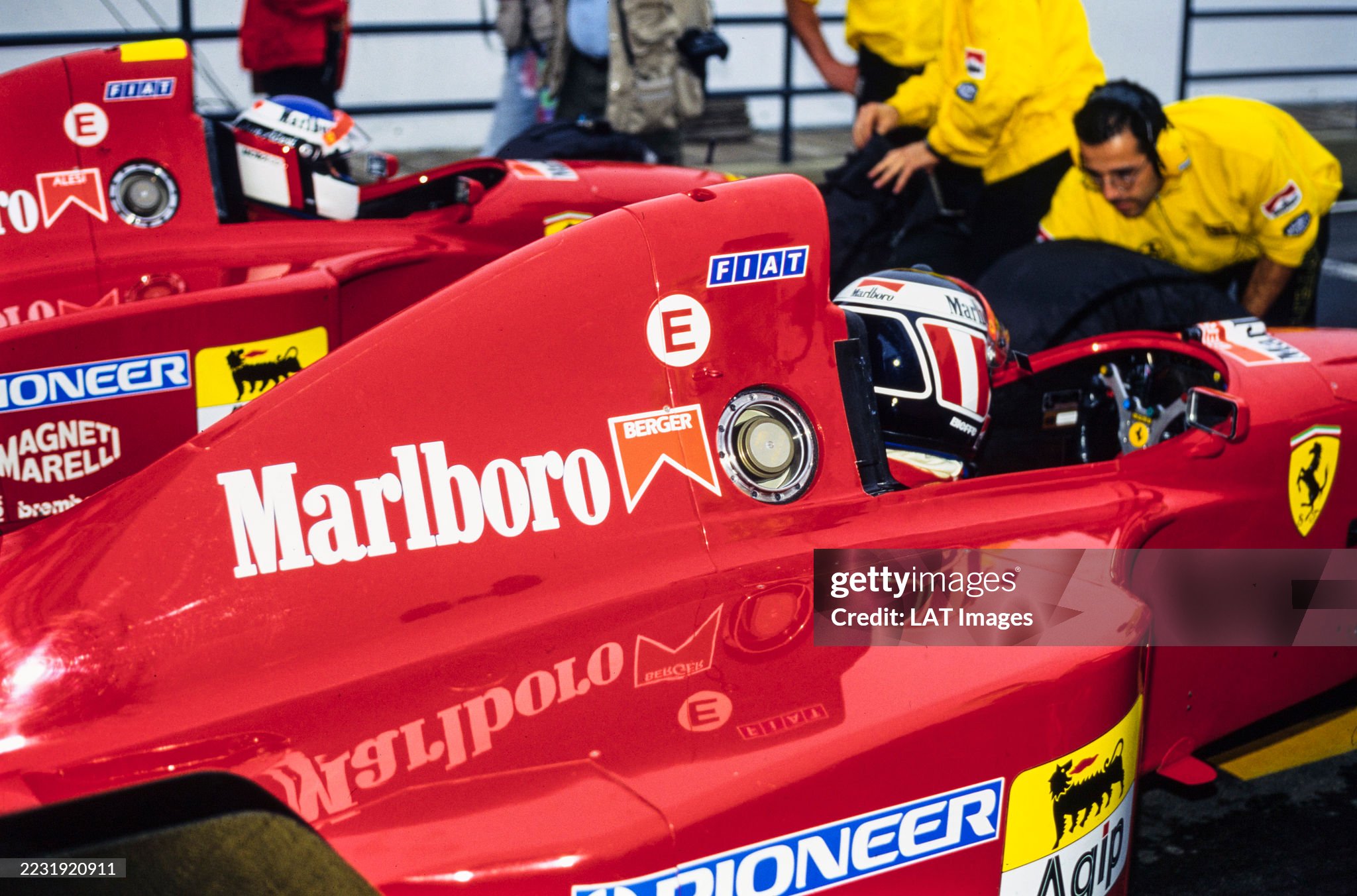 Gerhard Berger, Ferrari 412T2, with Jean Alesi, Ferrari 412T2, during the Argentinian Grand Prix at Autodromo Oscar y Juan Galvez on 09 April 1995. 