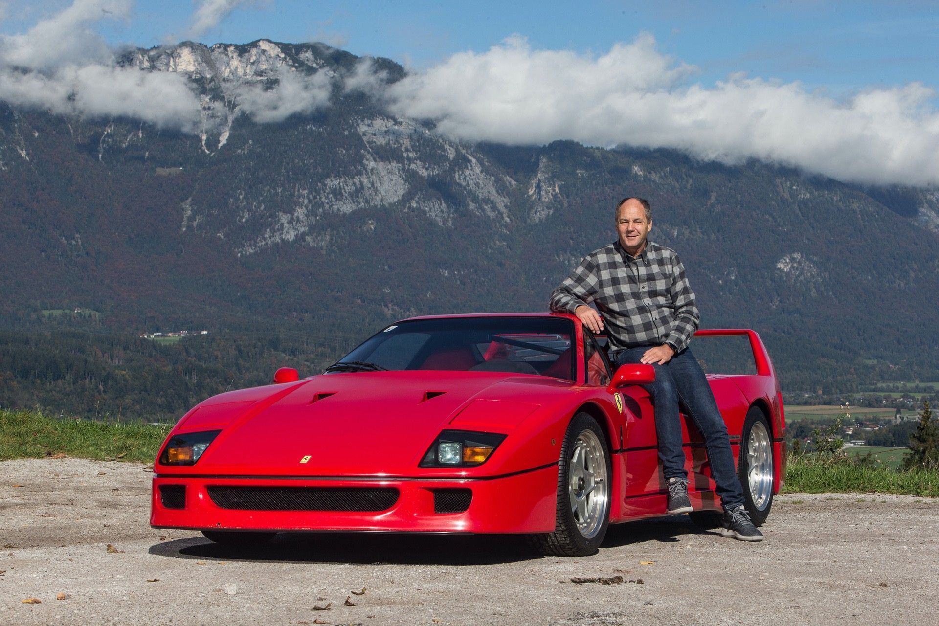 Gerhard Berger with his red Ferrari F40 in 2020.